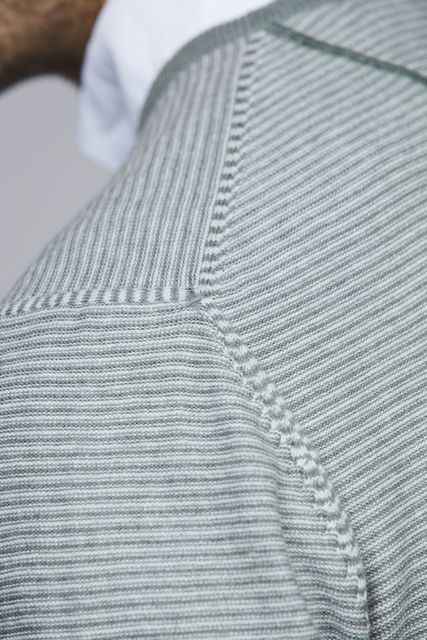 CREW NECK MICRO STRIPE KNIT CREW NECK MICRO STRIPE KNIT