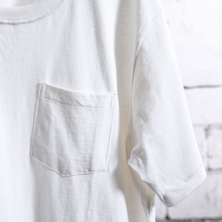 T-shirt "Pocket Tee" T-shirt "Pocket Tee"