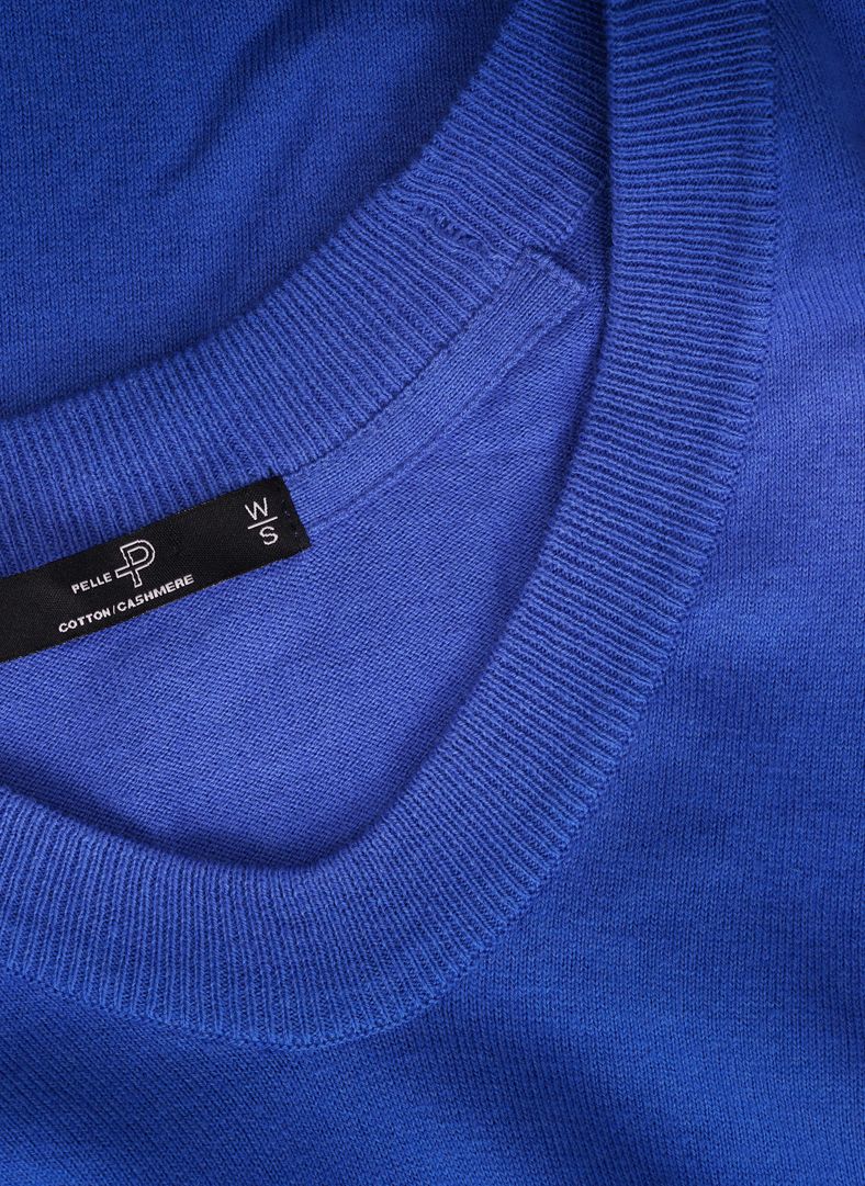 W Tiller V-neck W Tiller V-neck