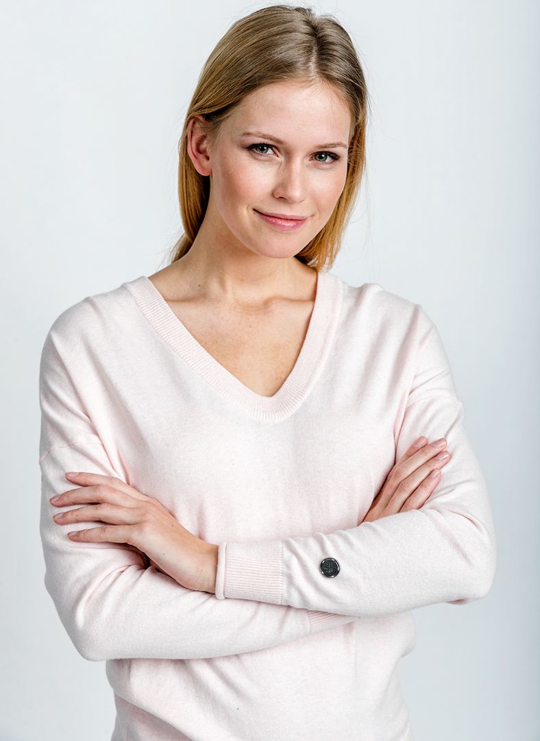 W Tiller V-neck W Tiller V-neck