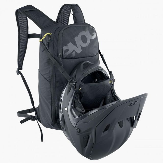 EVOC Ride 8 + 2L juomarakko EVOC Ride 8 + 2L juomarakko