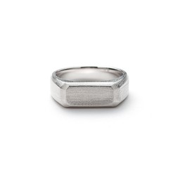 Ring i äkta silver med facetterade kanter