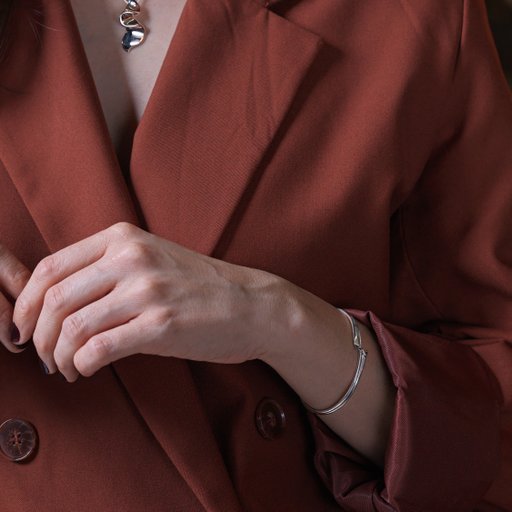 Vriden armring i äkta silver