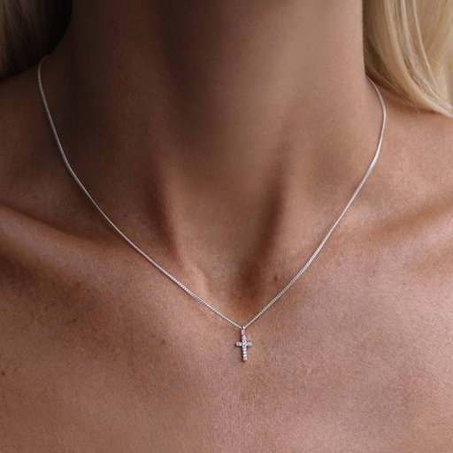 Berlock i äkta silver med kors