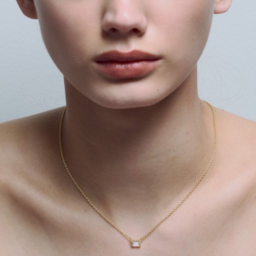 Halsband i förgyllt äkta silver med rektangulär sten Halsband i förgyllt äkta silver med rektangulär sten