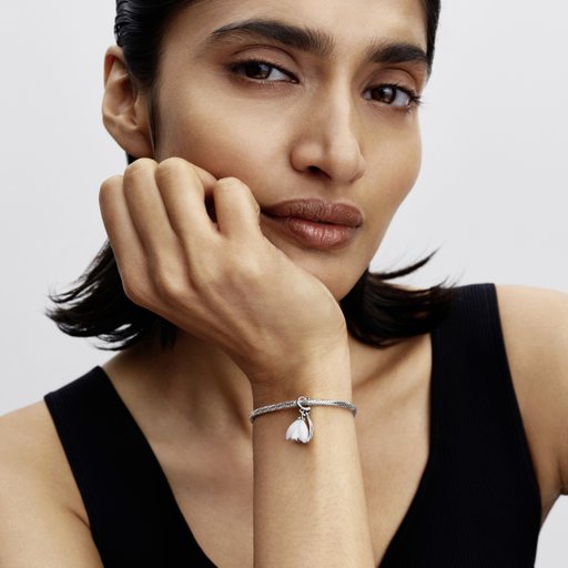 Berlock i äkta silver med vit blomma