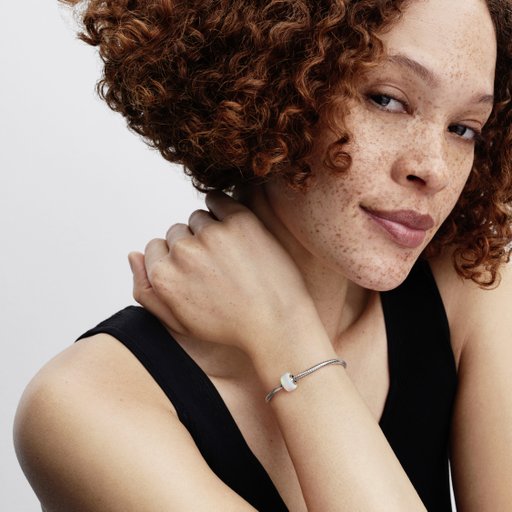 Berlock i äkta silver med vit opal