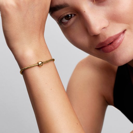 Förgylld berlock med dödskalle