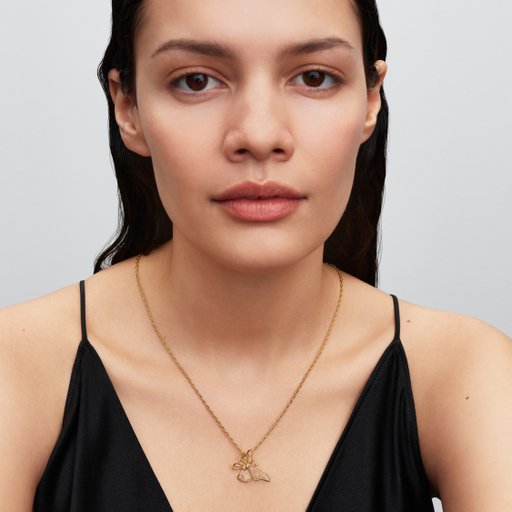 Förgylld berlock med stor fjäril