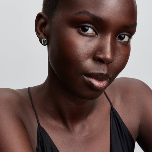 Örhängen i äkta silver med grön sten