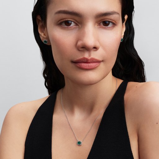 Halsband i äkta silver med grön sten