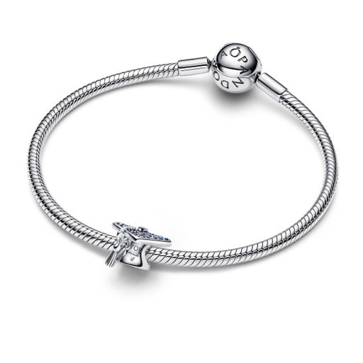 Berlock i äkta silver med en examenshatt