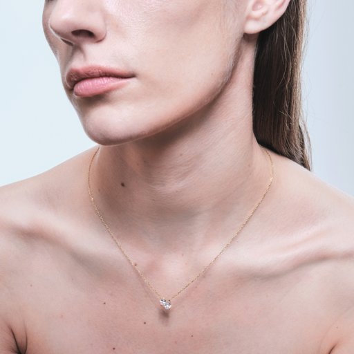 Halsband i förgyllt äkta silver med päronformade stenar