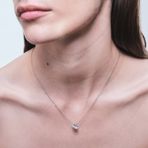 Halsband i äkta silver med päronformade stenar