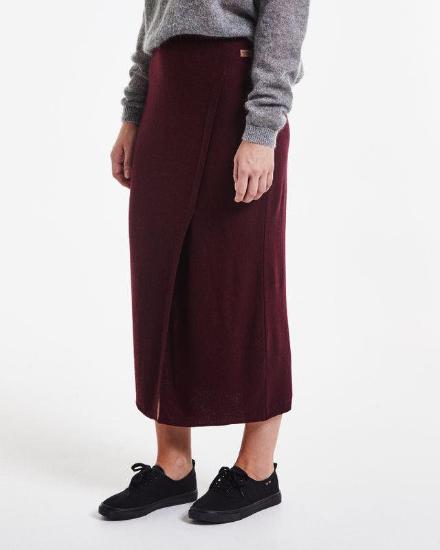 Meja Skirt