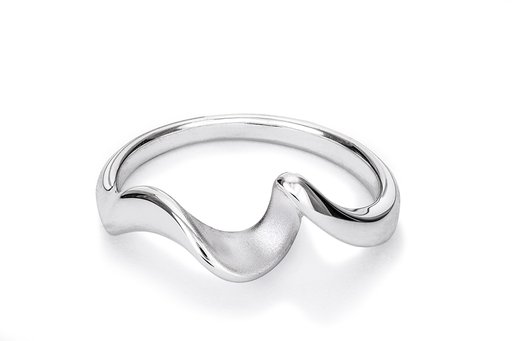Ring i äkta silver med vågig form