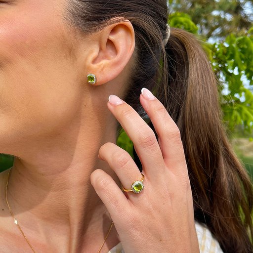 Diamantörhängen i 18K guld med peridot