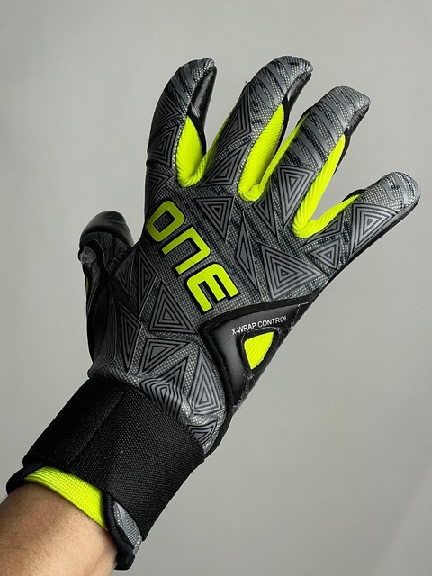 OneGrip Football Goalkeeper Gloves - GEO 3.0 Carbon OneGrip Football Goalkeeper Gloves - GEO 3.0 Carbon