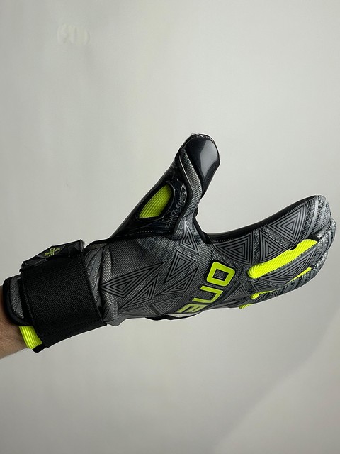 OneGrip Football Goalkeeper Gloves - GEO 3.0 Carbon