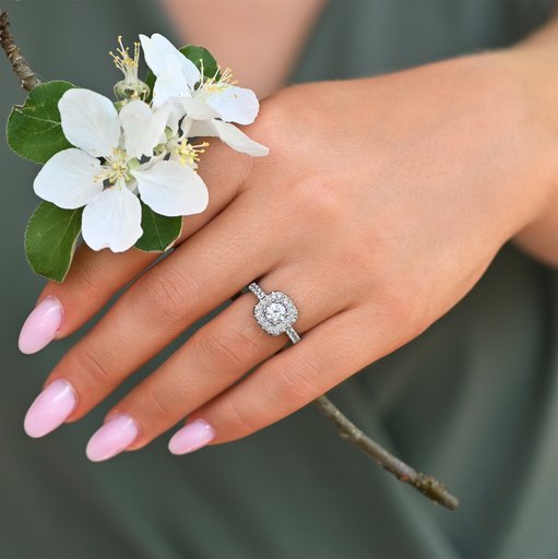 Princess Victoria timanttisafiirisormus 0,48ct valkokulta