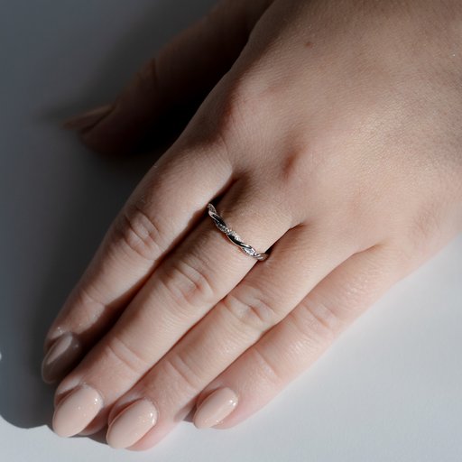 Timanttisormus 0,07ct punos, valkokulta