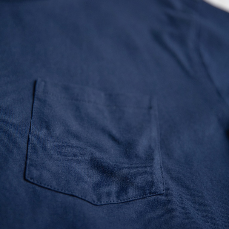 T-shirt "Pocket Tee" T-shirt "Pocket Tee"