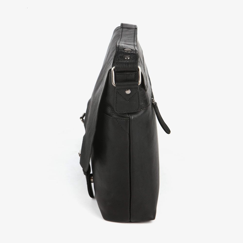 Datorväska 16" flapbag i skinn Datorväska 16" flapbag i skinn
