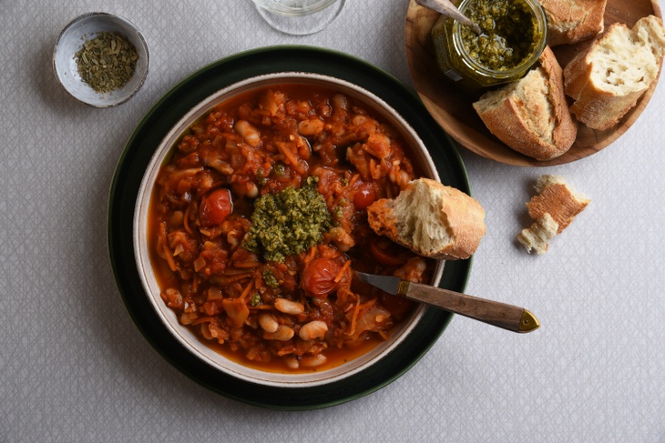 Toskansk bönsoppa med krutonger och pesto