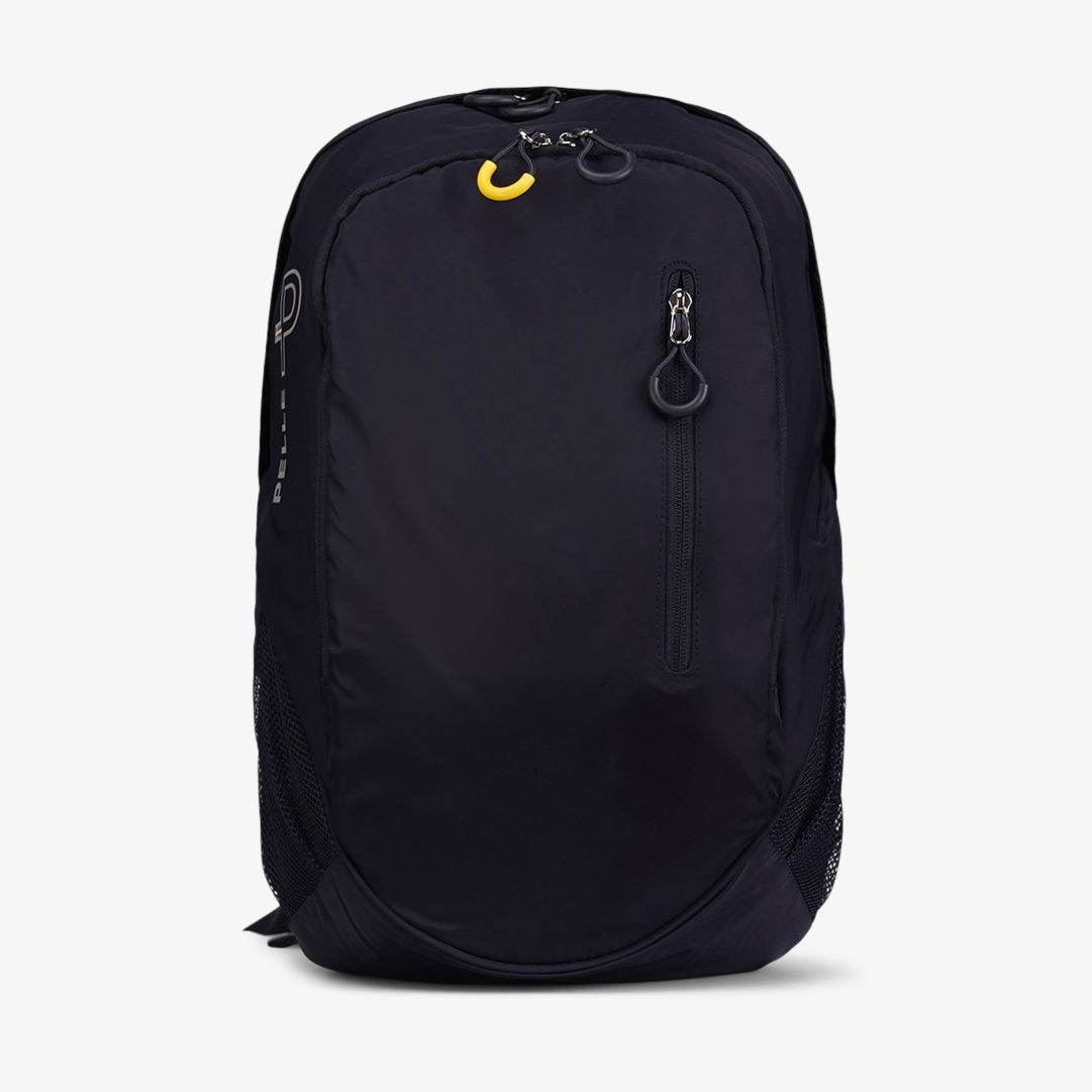 Backpack, Dk Navy side logo Ryggsäck utrustad med tre dragkedjefickor, två ytterfickor i mesh och justerbara axelremmar