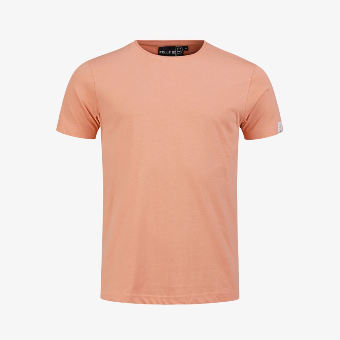 Badge Tee, Tampa Denna bas t-shirt kommer i många olika färger som passar din stil och garderob