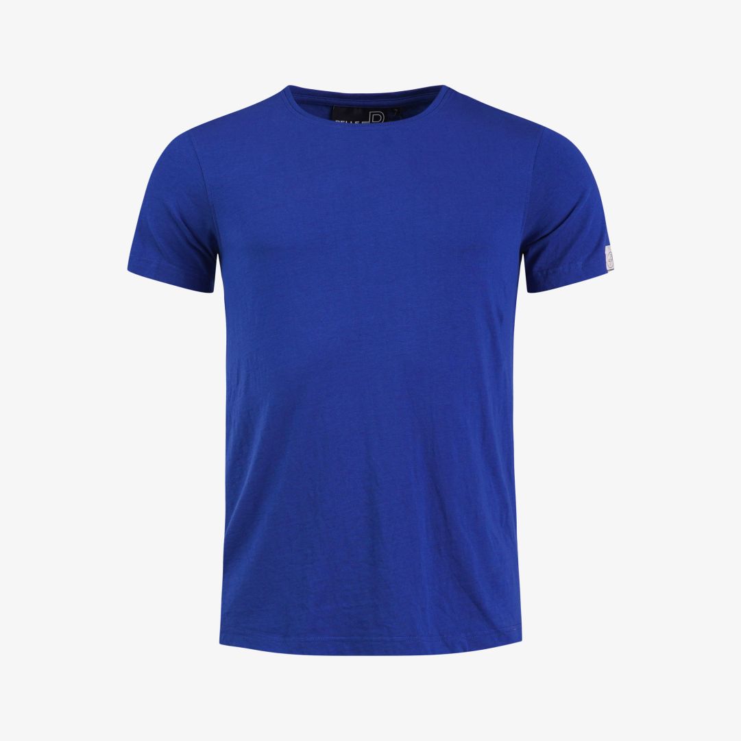 Badge Tee, Curaçao Denna bas t-shirt kommer i många olika färger som passar din stil och garderob