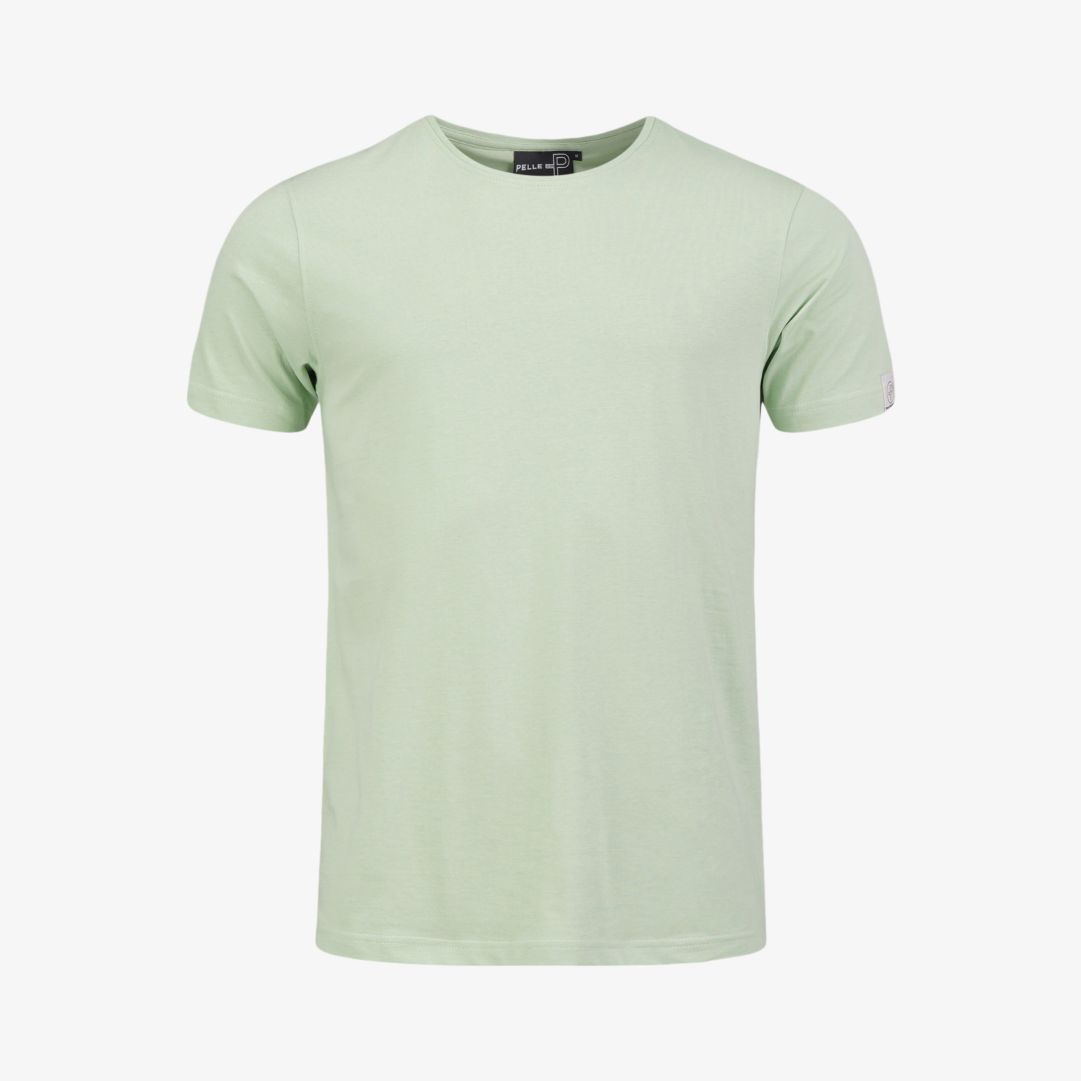 Badge Tee, Prehnit Green Denna bas t-shirt kommer i många olika färger som passar din stil och garderob
