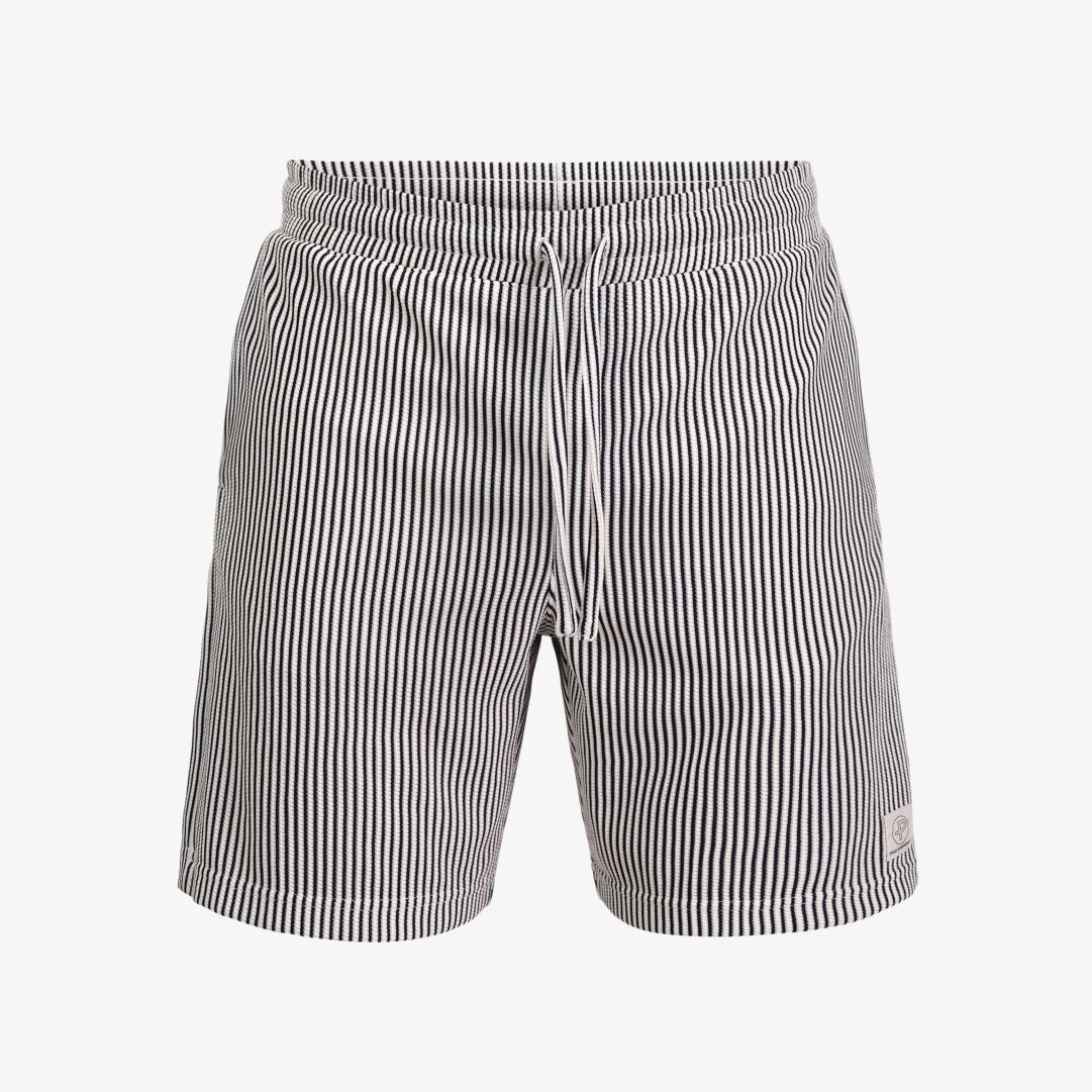 Brassie shorts, Dk Navy Stripe Ett ledigt sommarplagg i unisex-modell för en lättsam sommarlook Brassie shorts, Dk Navy Stripe Ett ledigt sommarplagg i unisex-modell för en lättsam sommarlook