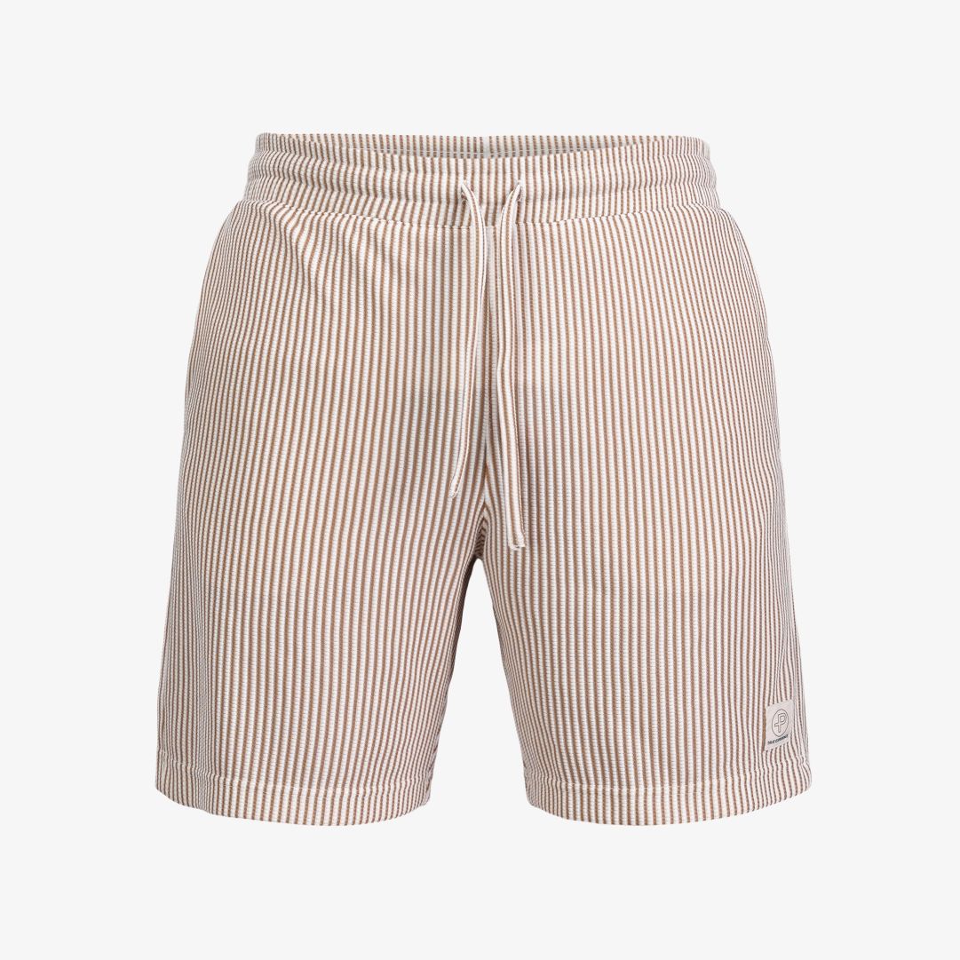 Brassie shorts, Beige Oak Stripe Ett ledigt sommarplagg i unisex-modell för en lättsam sommarlook Brassie shorts, Beige Oak Stripe Ett ledigt sommarplagg i unisex-modell för en lättsam sommarlook