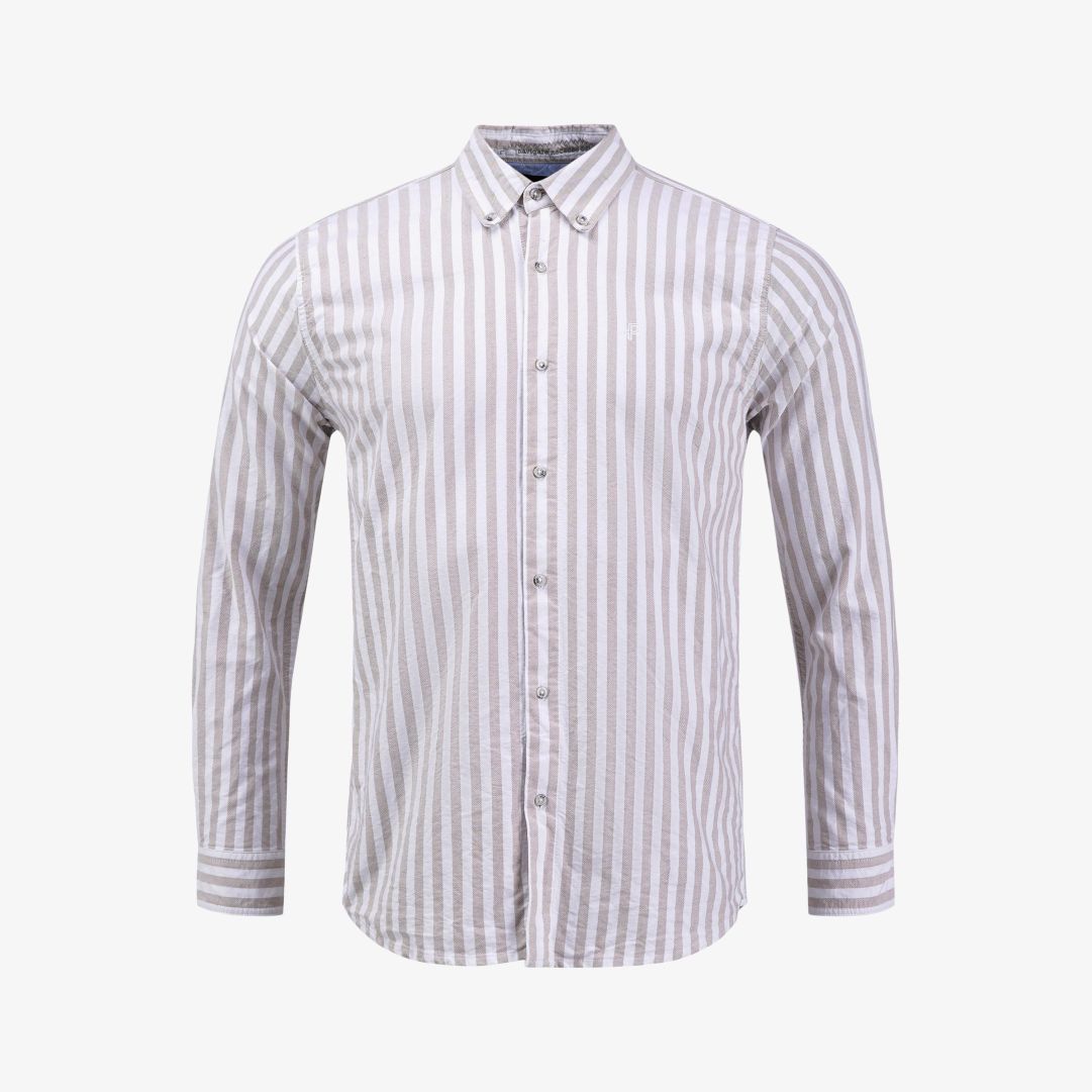 CREW SHIRT, Beige Oak Stripe En klassisk Oxfordskjorta i 100% mjuk bomull att bära vid regattamiddagen eller på stan