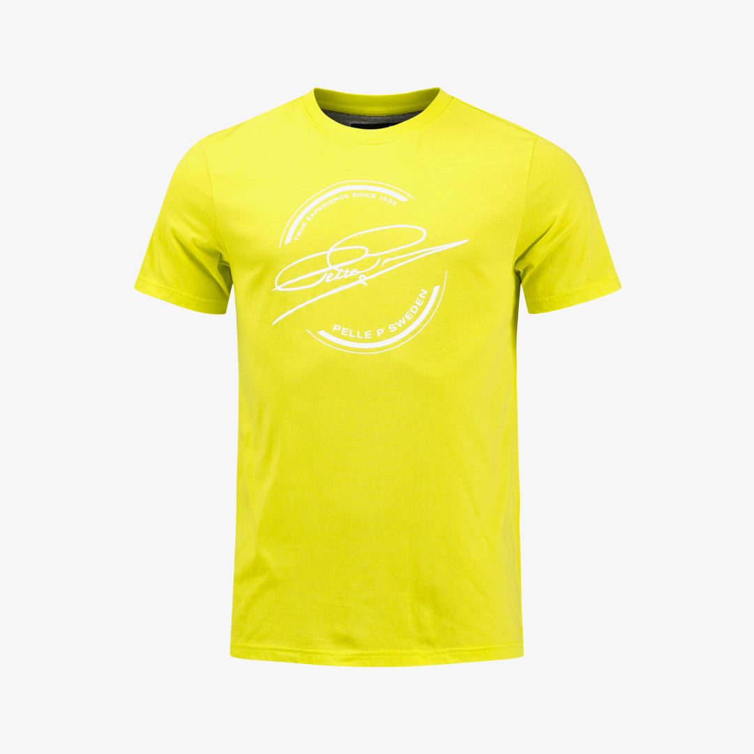Field Logo tee, Green Tang En tunn t-shirt med avslappnad passform och rund halsringning, tillverkad i 100% "Global Organic textile standard" bomull f