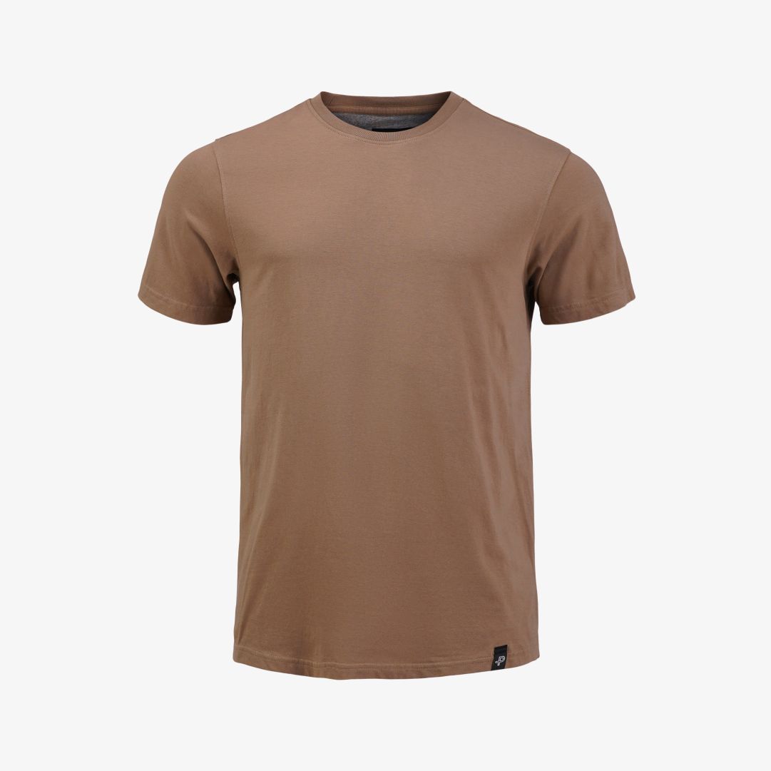 Field Tee, Toffee En tunn t-shirt med rund halsringning, tillverkad i 100% "Global Organic textile standard" bomull för varma sommardagar