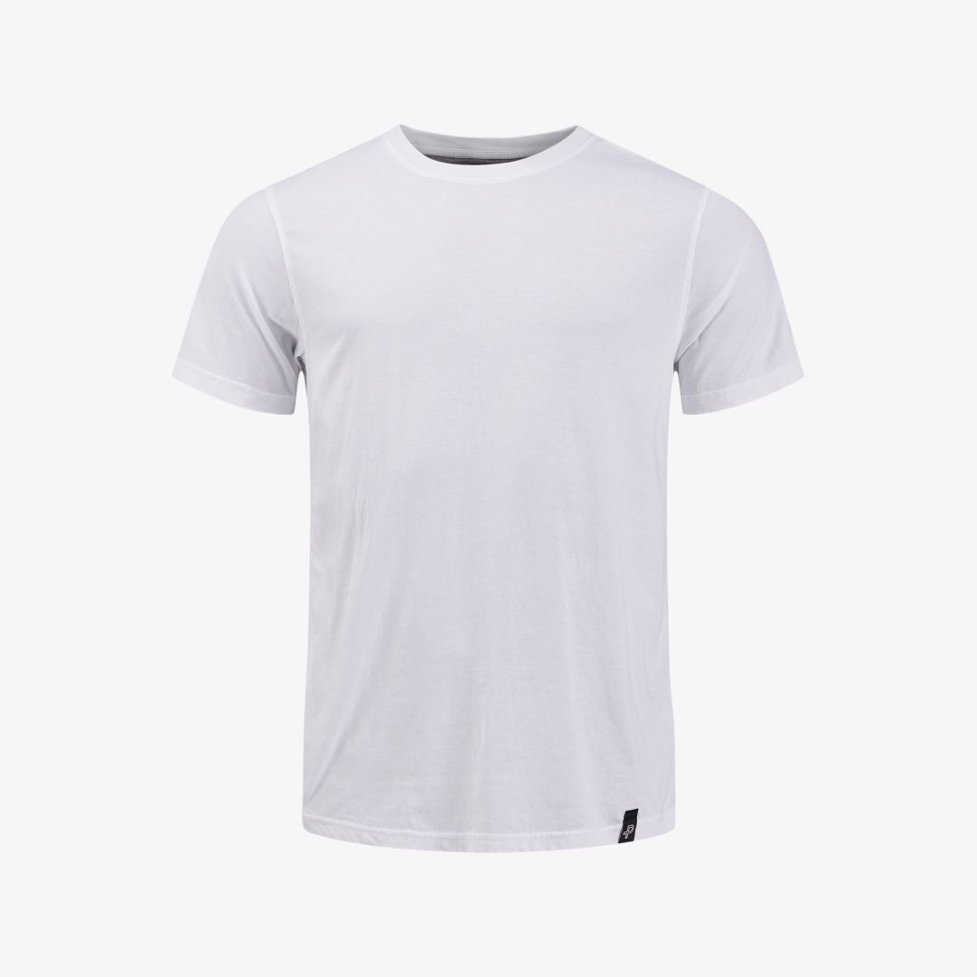 Field Tee, White En tunn t-shirt med rund halsringning, tillverkad i 100% "Global Organic textile standard" bomull för varma sommardagar