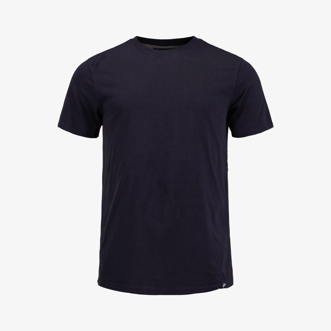 Field Tee, Dk Navy Blue En tunn t-shirt med rund halsringning, tillverkad i 100% "Global Organic textile standard" bomull för varma sommardagar
