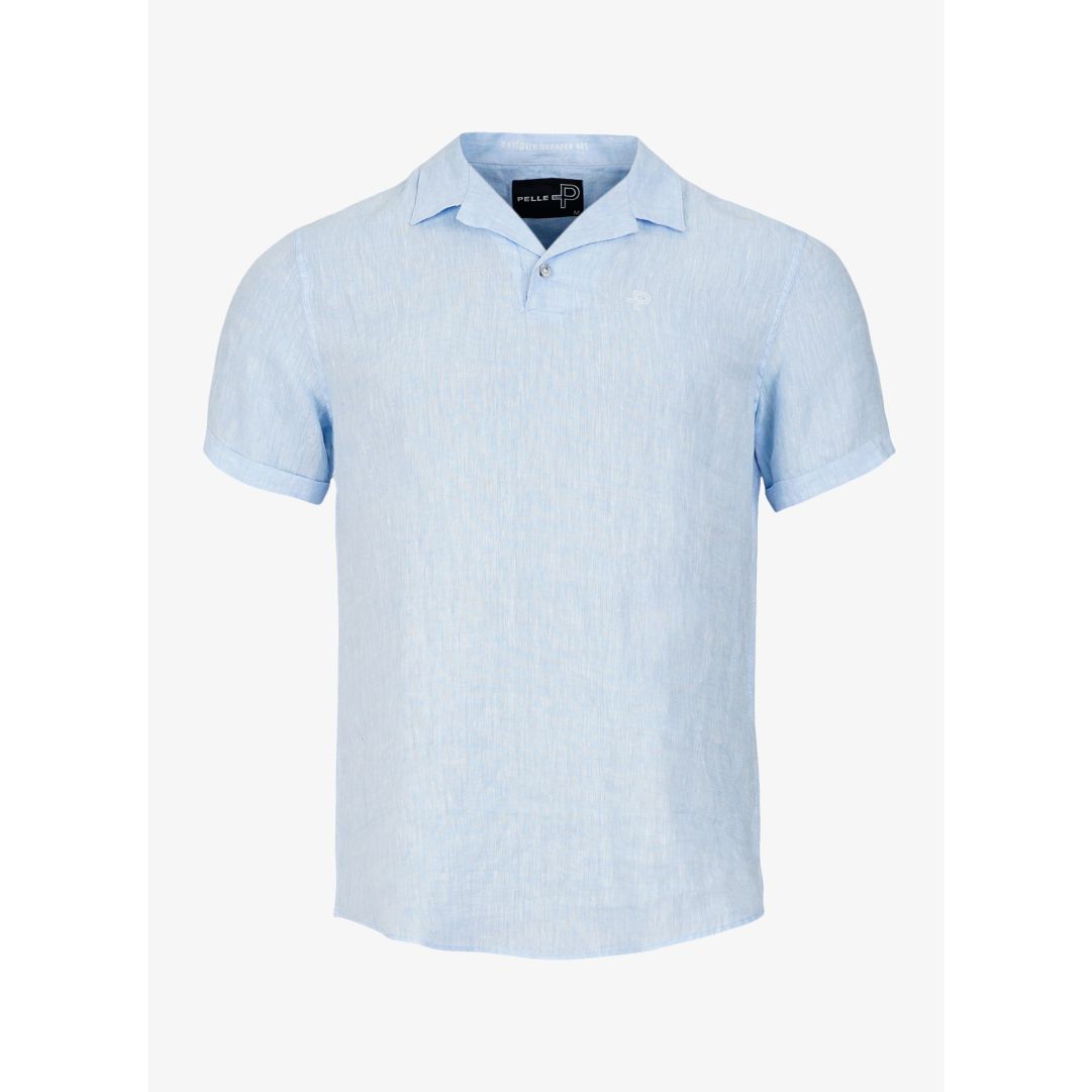 Linen Polo, Sky Blue Mélange En pikétröja i linne är både sval, avslappnad och stylish - perfekt när vädret är varmare! Linen Polo har korta ärmar med