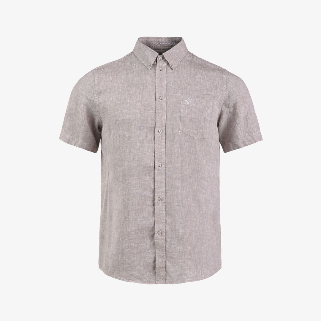 Linen SS shirt, Tumbled Stone Mél. Sval, skön, avslappnad och ett måste i sommargarderoben: Linneskjortan! Denna kortärmade variant har button down-kr