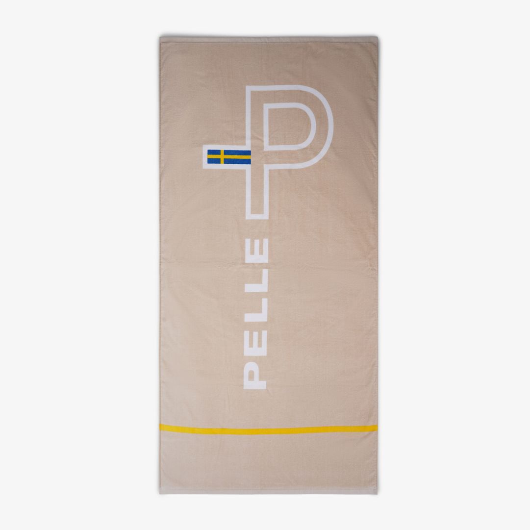 Logo Towel, Lt. Beige Oak En dagstur innehållande sol och bad står på agendan och väskan ska packas Logo Towel, Lt. Beige Oak En dagstur innehållande sol och bad står på agendan och väskan ska packas