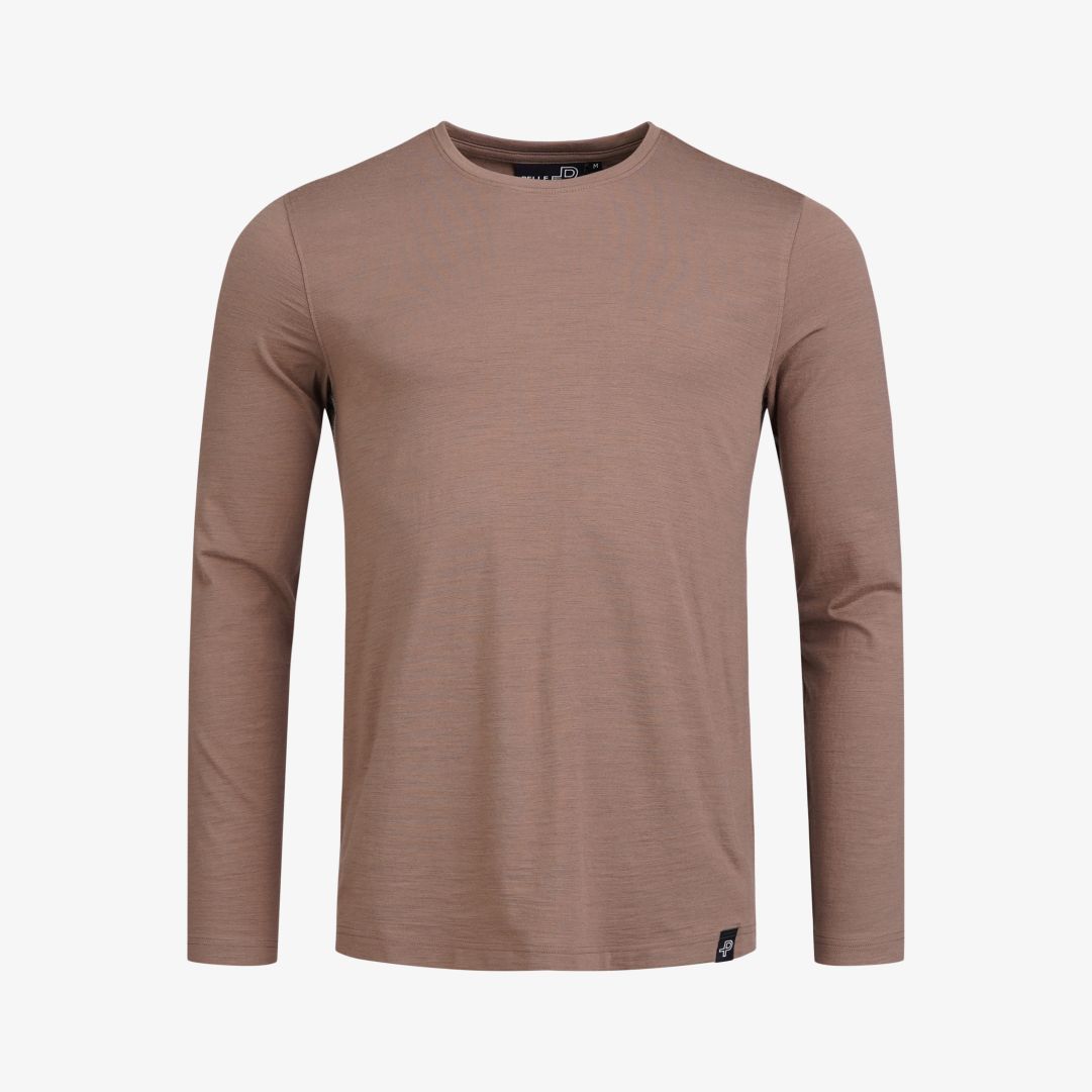 Merboo LS, Toffee Denna långärmade herrtröja är tillverkad i en blandning av merinoull, viskos från bambu och elastan, vilket ger extra komfort och an Merboo LS, Toffee Denna långärmade herrtröja är tillverkad i en blandning av merinoull, viskos från bambu och elastan, vilket ger extra komfort och an