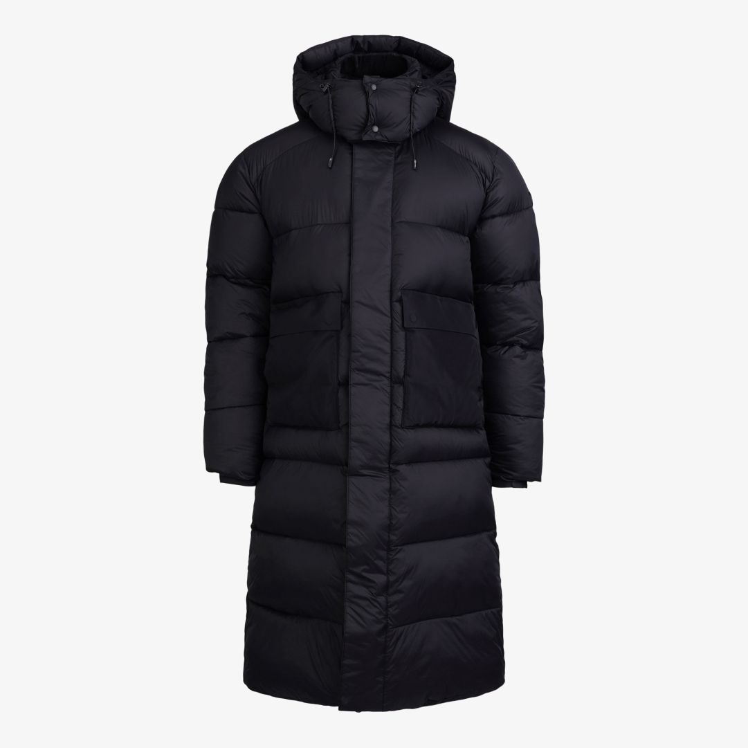 Molle coat, Ink Denna varma vinterkappa är tillverkad i återvunnen polyester med en bollfiberstoppning bestående av 30% Sorona® och 70% återvunnen pol Molle coat, Ink Denna varma vinterkappa är tillverkad i återvunnen polyester med en bollfiberstoppning bestående av 30% Sorona® och 70% återvunnen pol