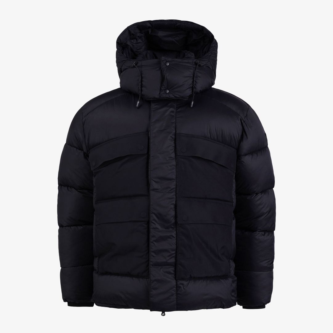 Molle Jacket, Ink Denna jacka är tillverkad i återvunnen polyester med en bollfiberstoppning bestående av 30% Sorona® och 70% återvunnen polyester frå