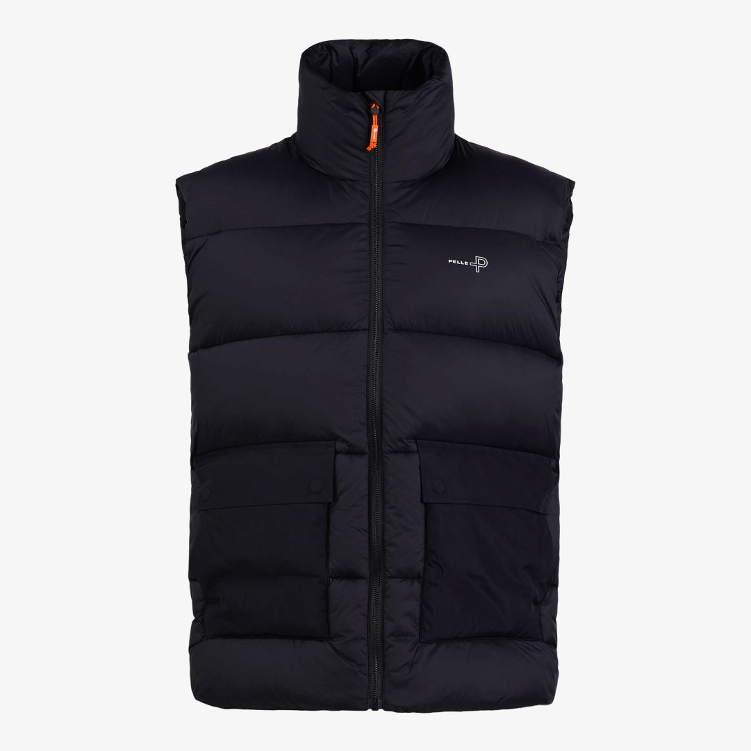 Molle Vest, Ink Denna väst är tillverkad i återvunnen polyester med bollfiberstoppning bestående av 30% Sorona® och 70% återvunnen polyester från PET-