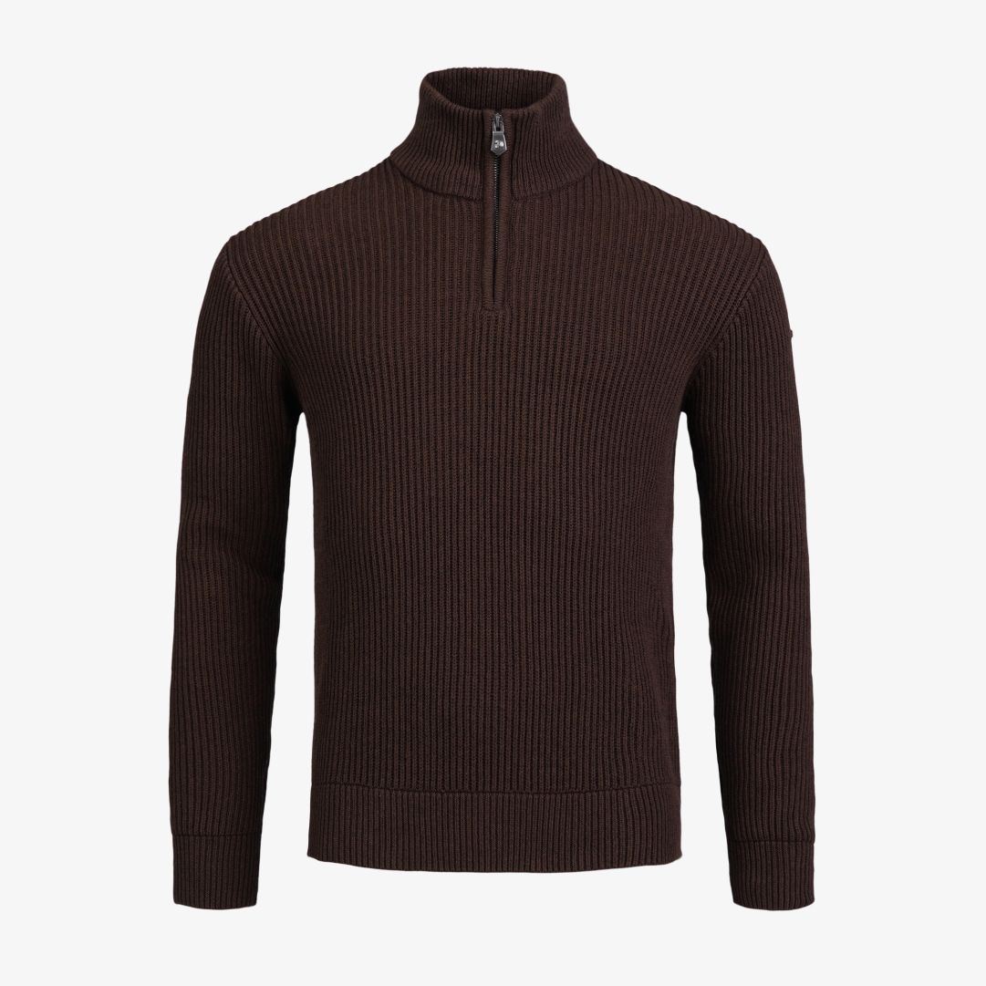 Mons Half Zip, Carob Brown Mélange Stickad half zip-tröja tillverkad i ekologisk bomull och kashmir, och har en avslappnad passform