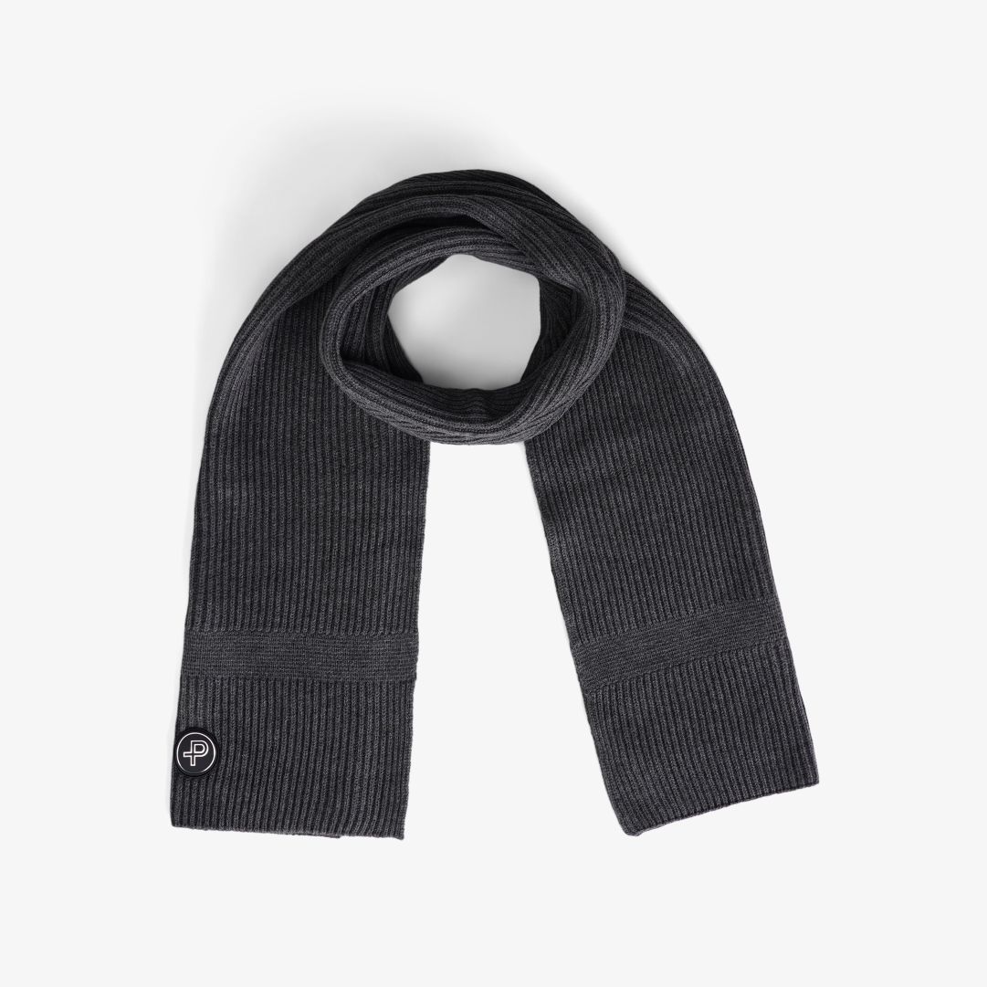 Mons Knitted Scarf, Dk Grey Melange Mjuk stickad halsduk tillverkad i en blandning av bomull och kashmir Mons Knitted Scarf, Dk Grey Melange Mjuk stickad halsduk tillverkad i en blandning av bomull och kashmir