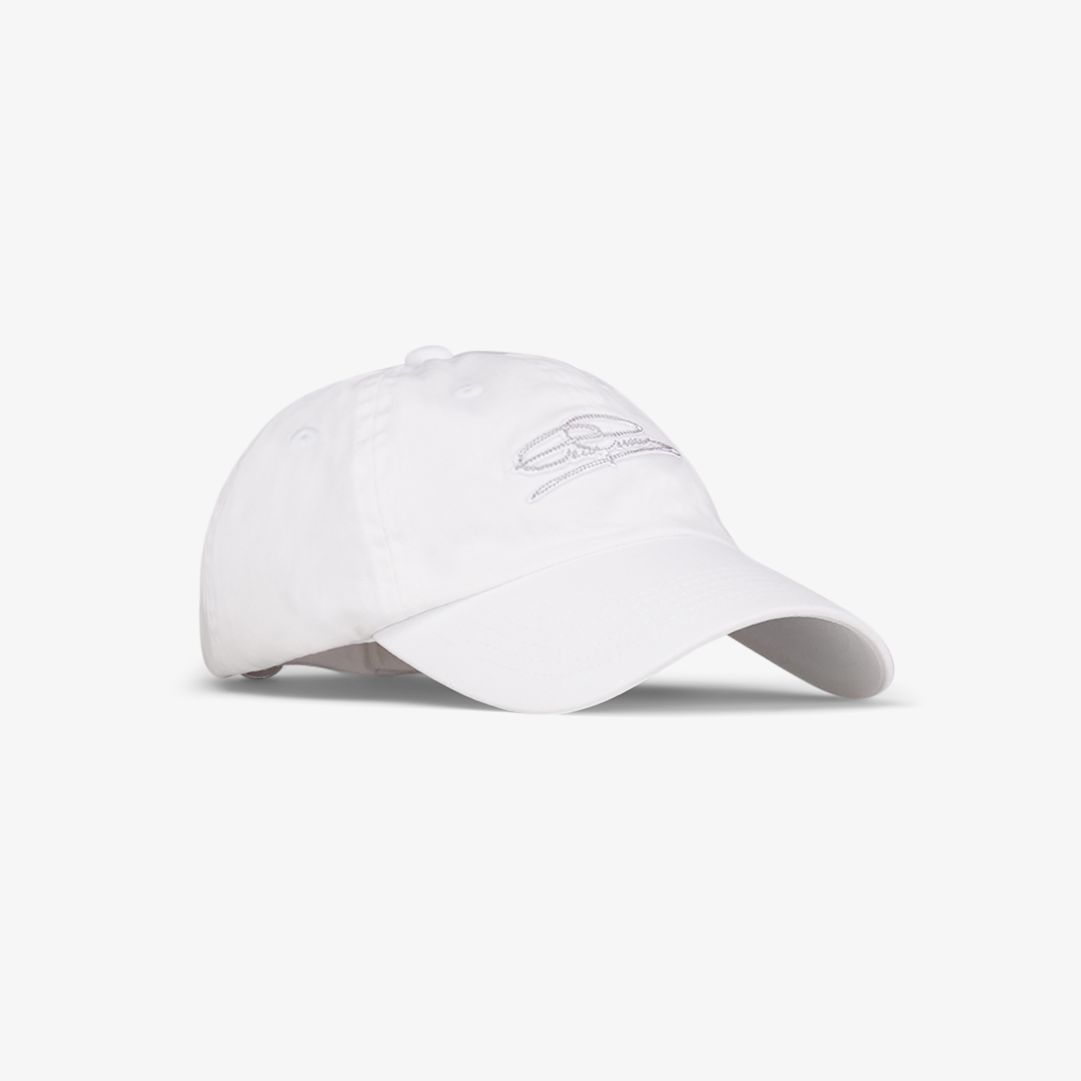 Signature Washed Cap, White Somrig keps i 100% tvättad bomull som bara blir snyggare med tiden Signature Washed Cap, White Somrig keps i 100% tvättad bomull som bara blir snyggare med tiden