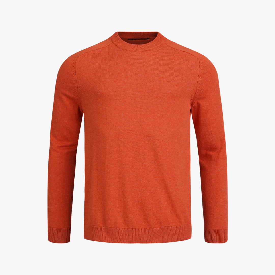 Tiller Sweater, Berbere Denna stickade herrtröja är tillverkad i en blandning av ekologisk bomull och kashmir, och har en normal passform